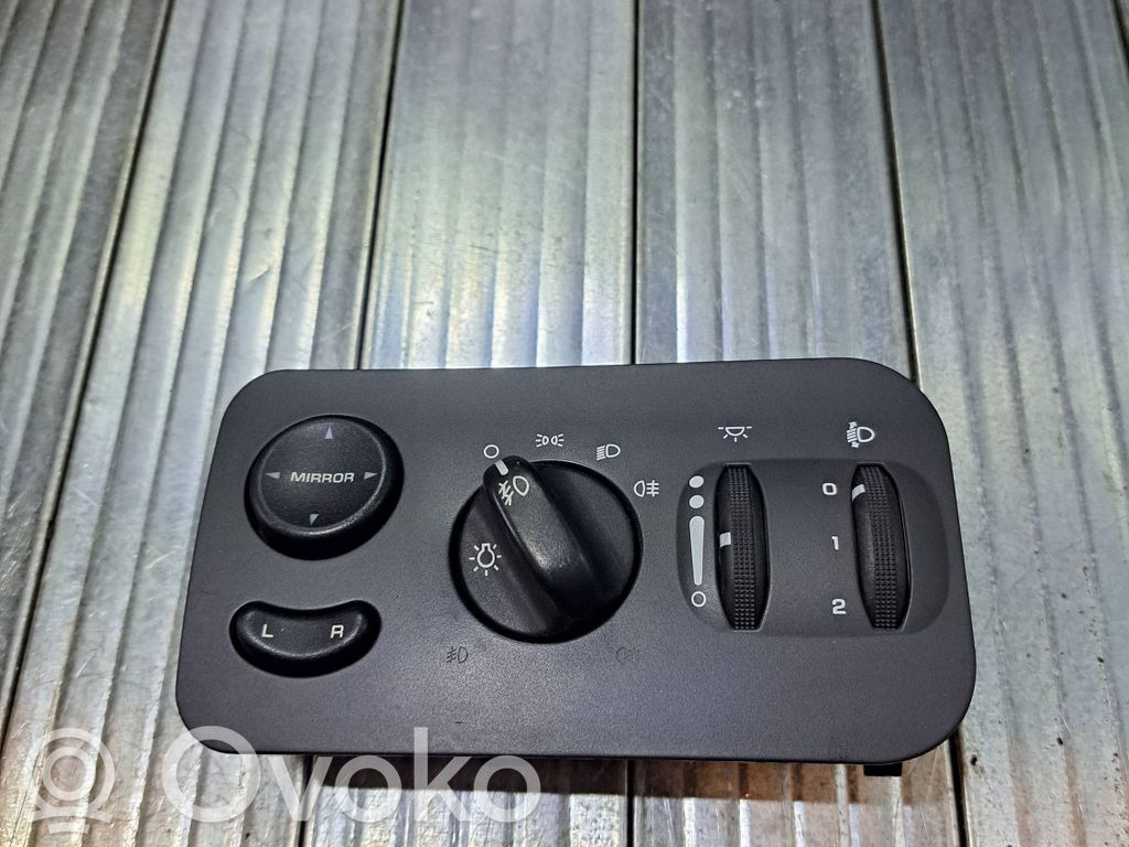 Light switch   2108031,39754D