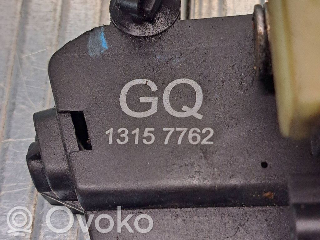 Opel Vectra C Priekšpusē slēdzene 