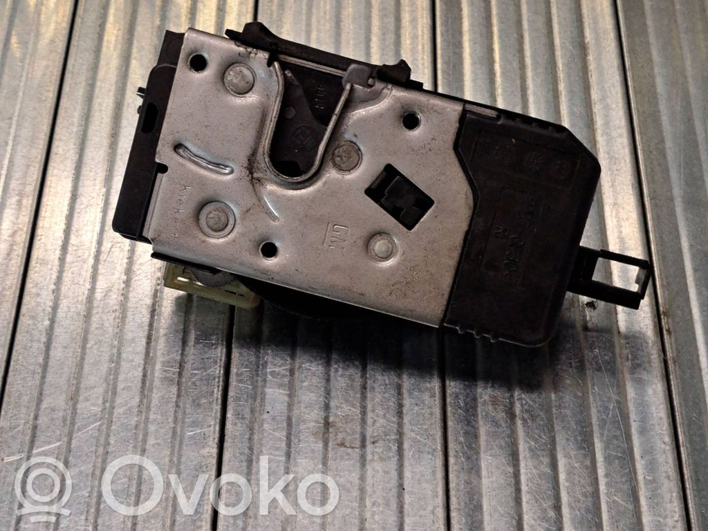Opel Vectra C Priekšpusē slēdzene 