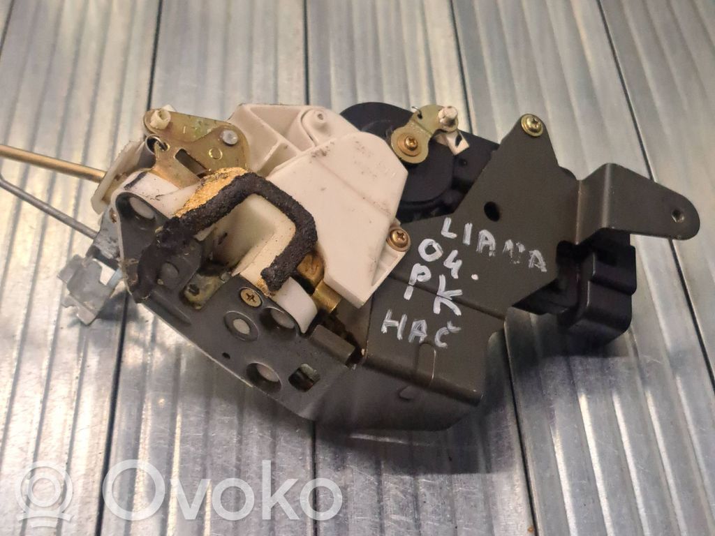 Suzuki Liana Priekšpusē slēdzene 