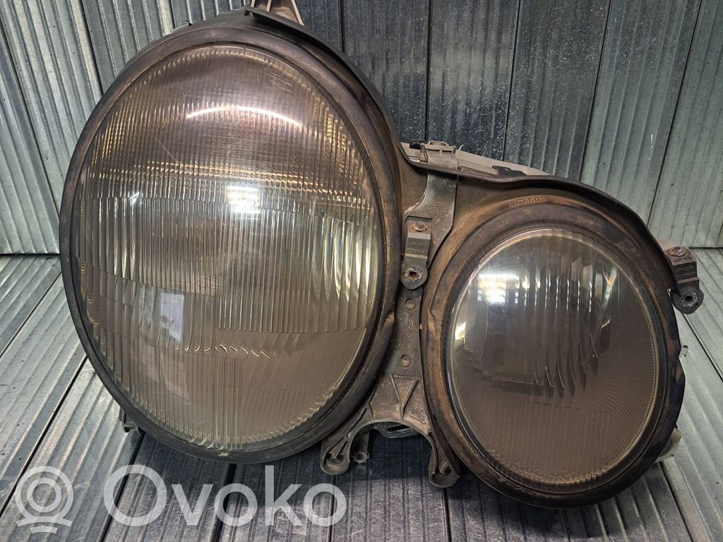 Mercedes-Benz E W210 Lampa przednia 