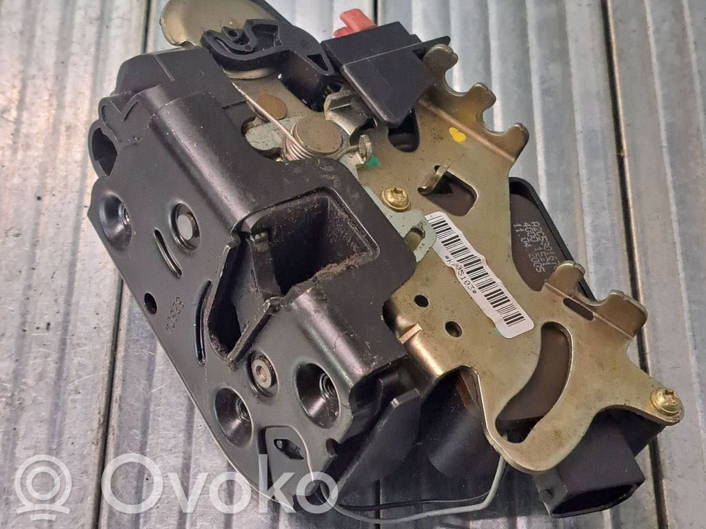 Mercedes-Benz Vaneo W414 Zamek drzwi przednich 