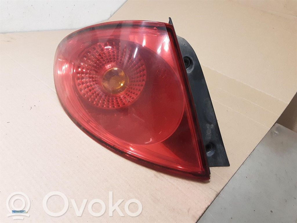 Seat Toledo III (5P) Aizmugurējais lukturis virsbūvē 