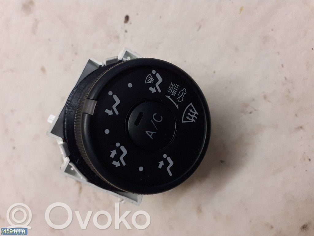Toyota Yaris Climate control unit 