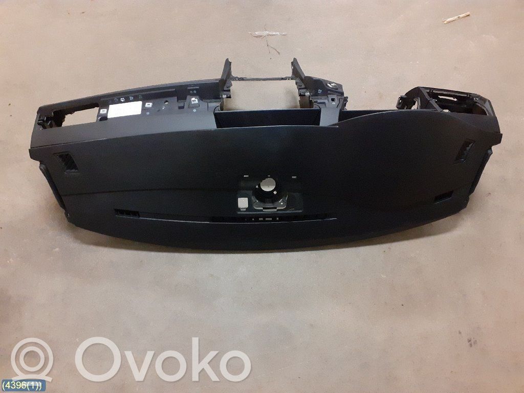 Dashboard   696081603