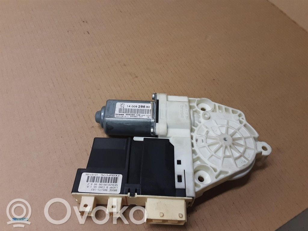 Peugeot 807 Front door window regulator motor 