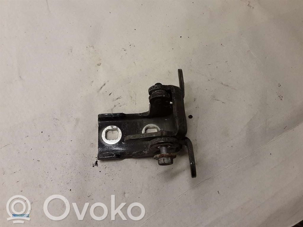 Priekšpusē augšējā vira (eņģe)   046574