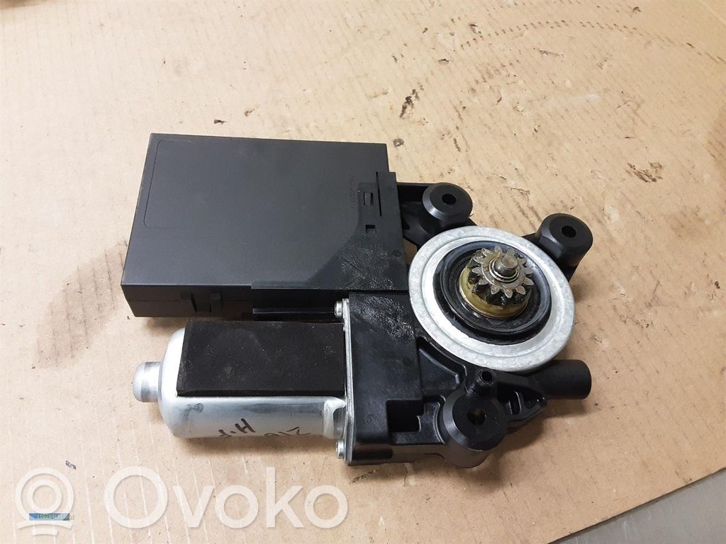 Volvo C30 Silnik regulatora szyby drzwi przednich 