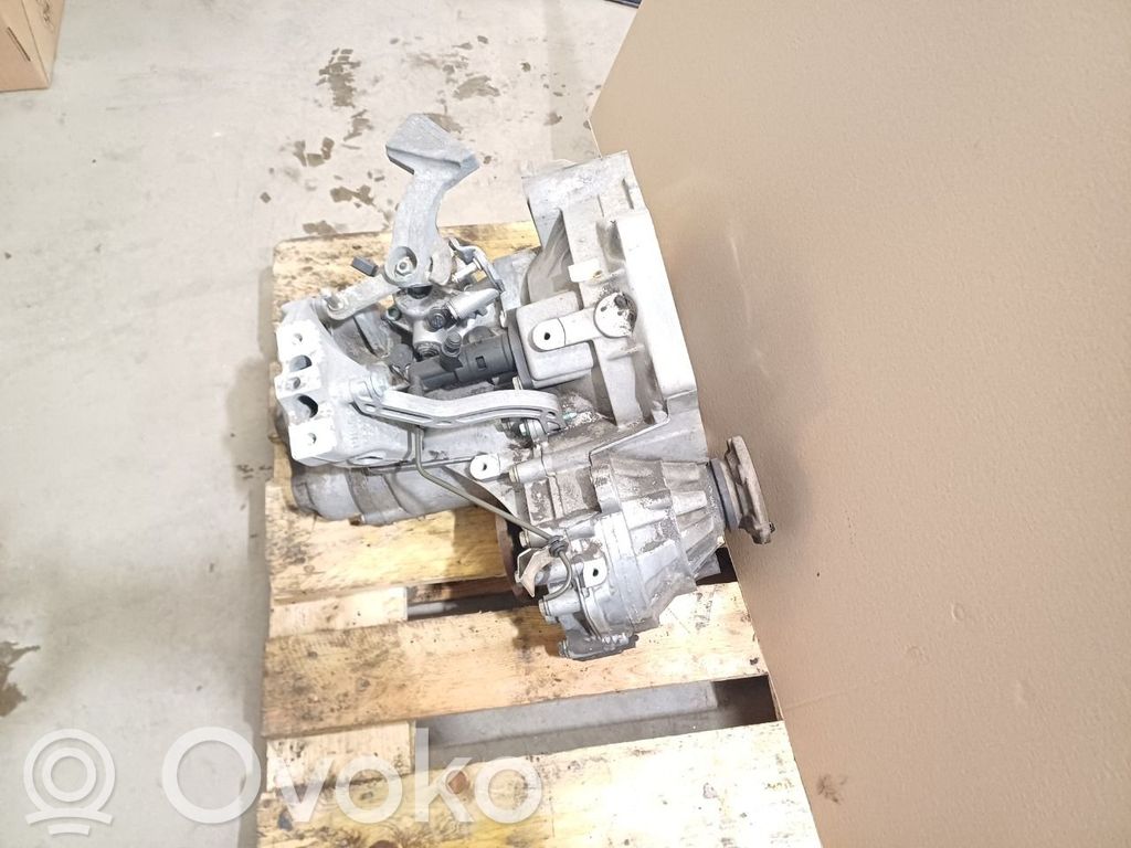 Volkswagen PASSAT B6 Manualna 6-biegowa skrzynia biegów 