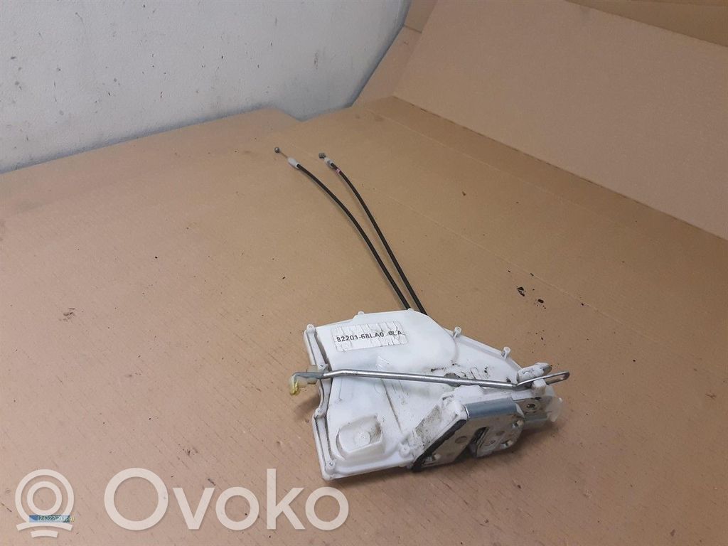 Suzuki Swift II Front door lock 