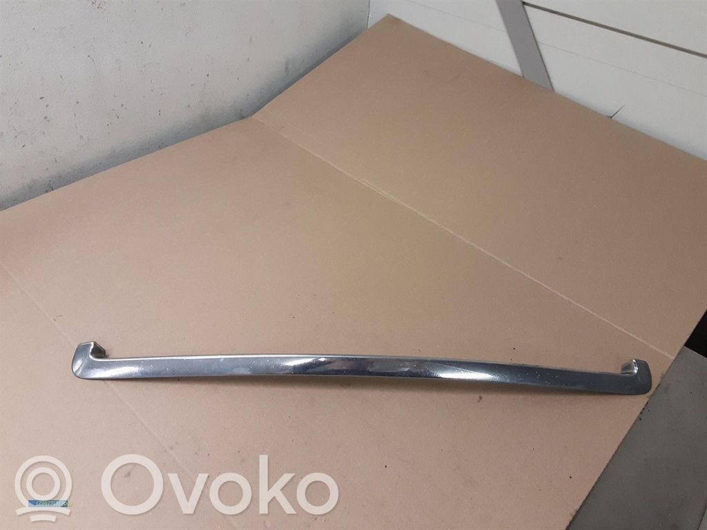Variklio dangčio apdaila