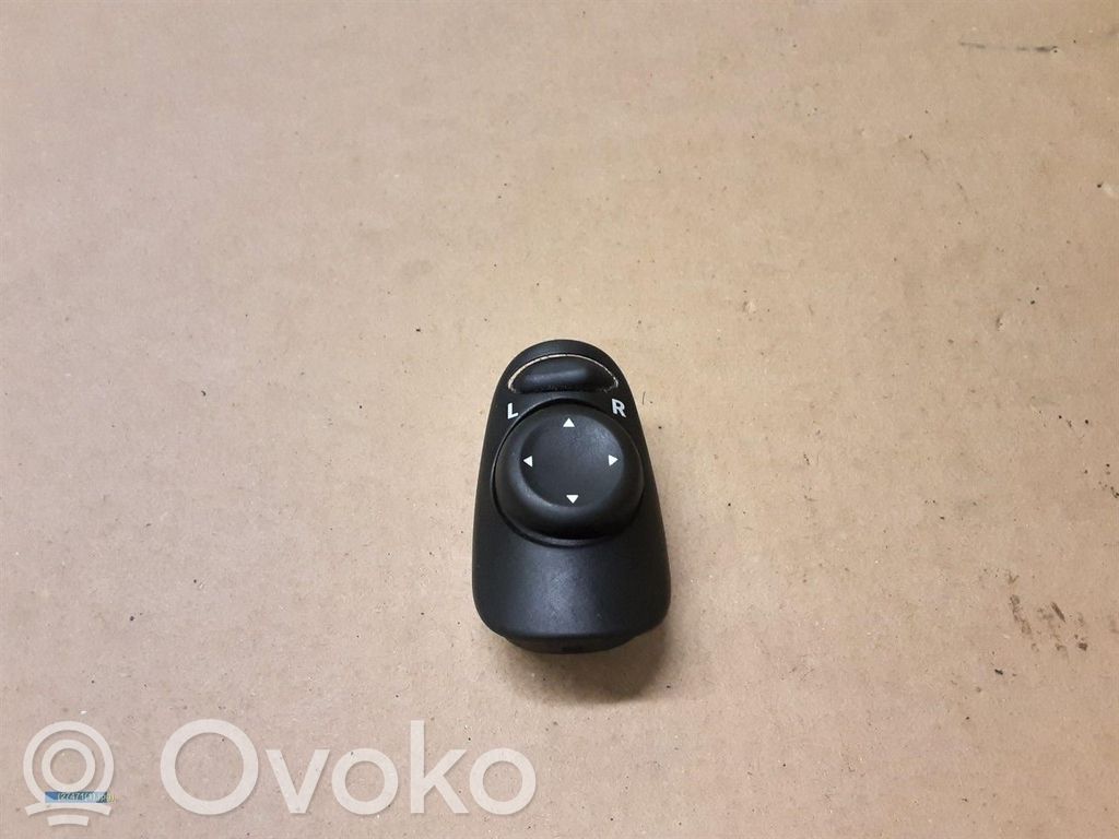 Wing mirror switch
