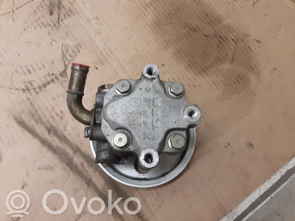 Audi A4 S4 B7 8E 8H Ohjaustehostimen pumppu 