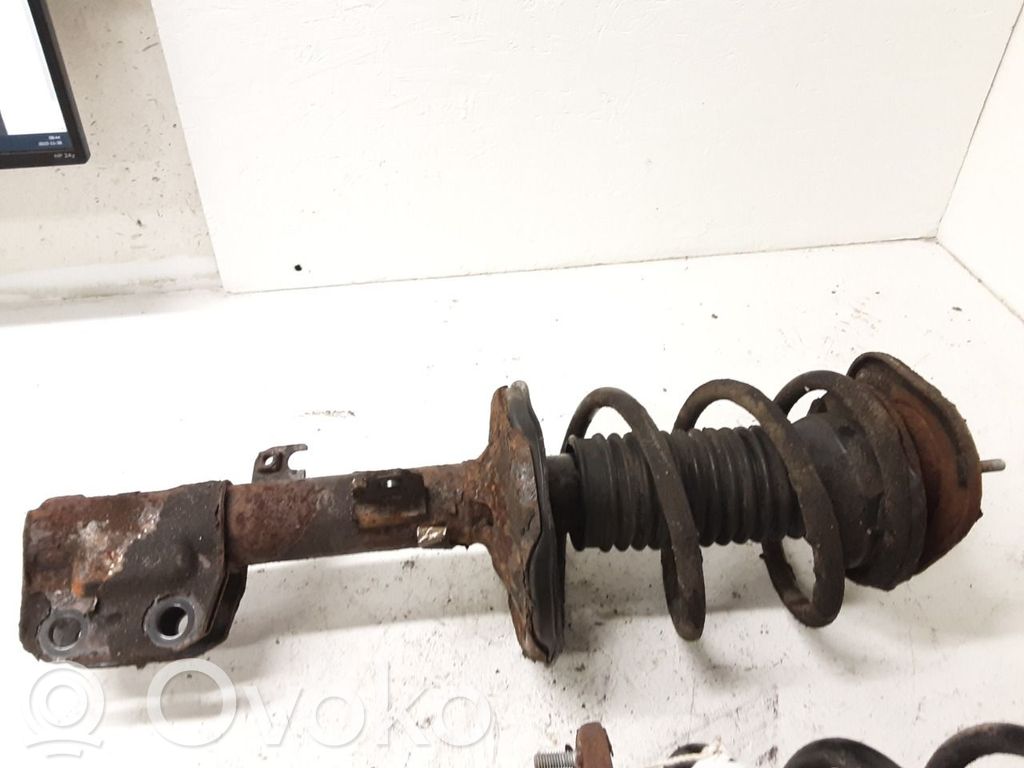 Toyota Corolla Verso E121 Amortyzator osi przedniej ze sprężyną 