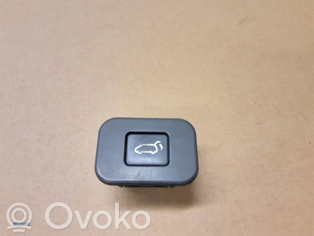 Przycisk otwierania klapy bagażnika   967404D100KS