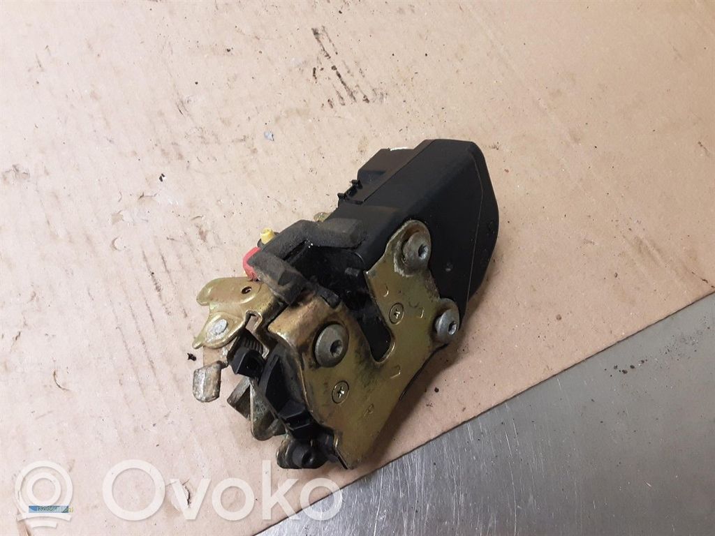 Chrysler 300 - 300C Etuoven lukko 