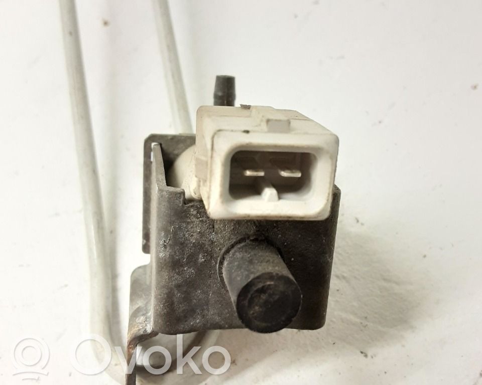 Vacuum valve   721593