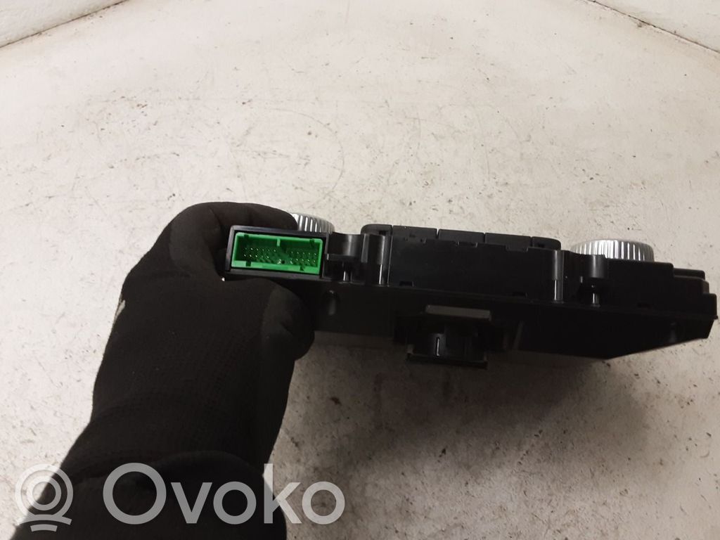 Volvo V70 Climate control unit 