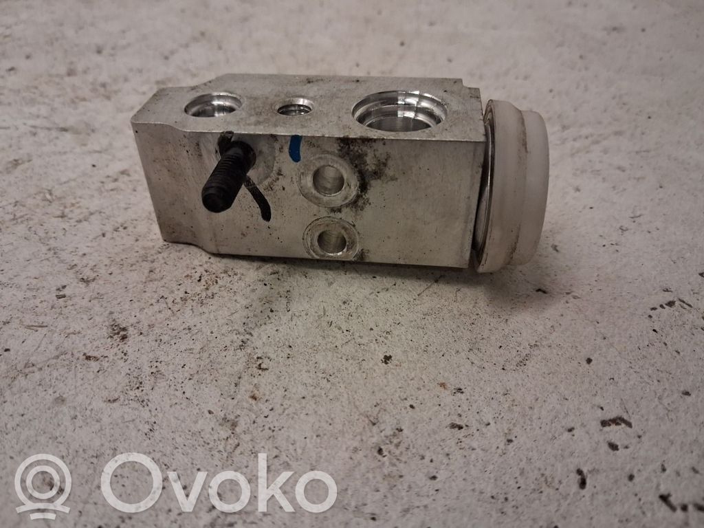 KIA Ceed Air conditioning (A/C) expansion valve 