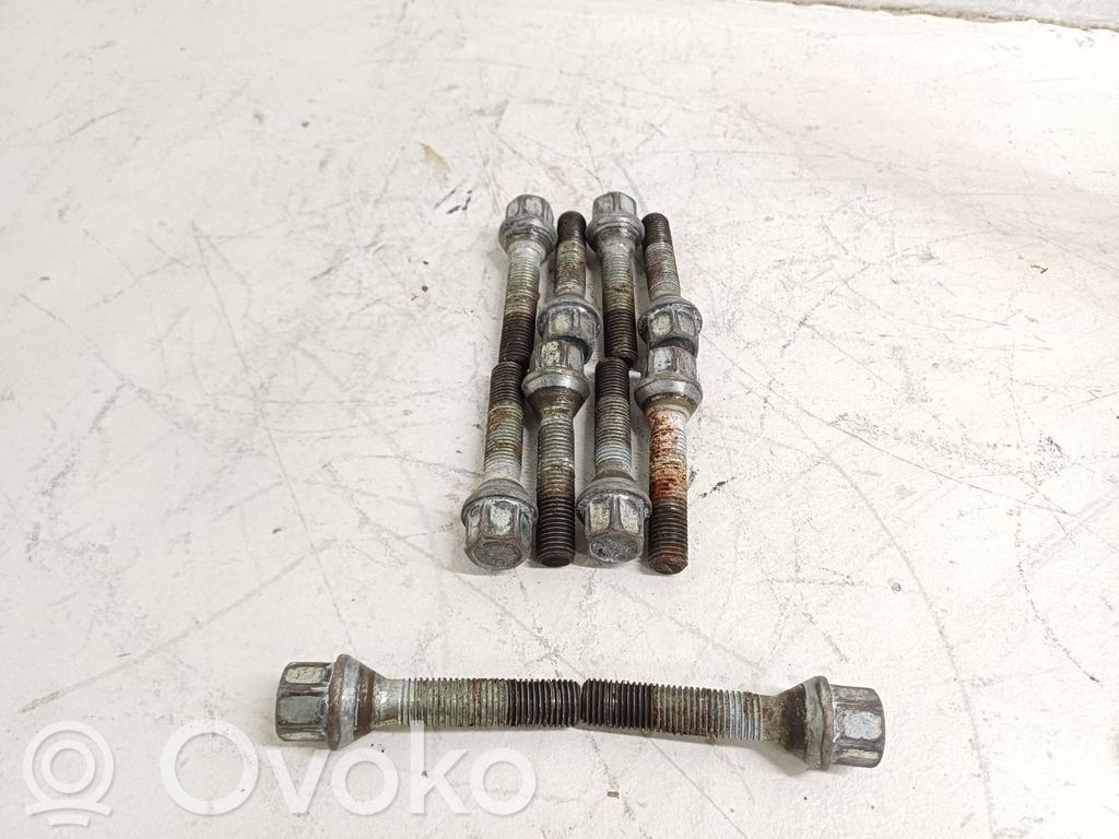 Tuercas/tornillos   36136781150