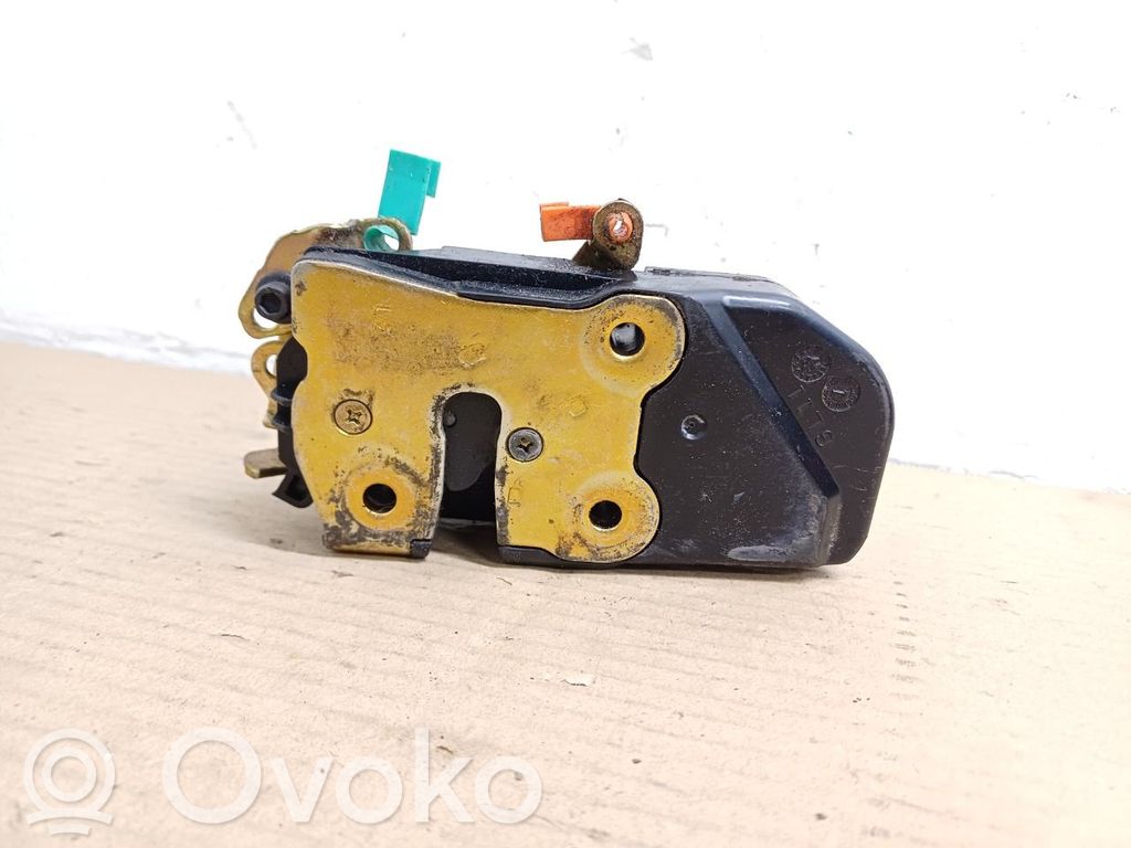 Dodge RAM Priekšpusē slēdzene 