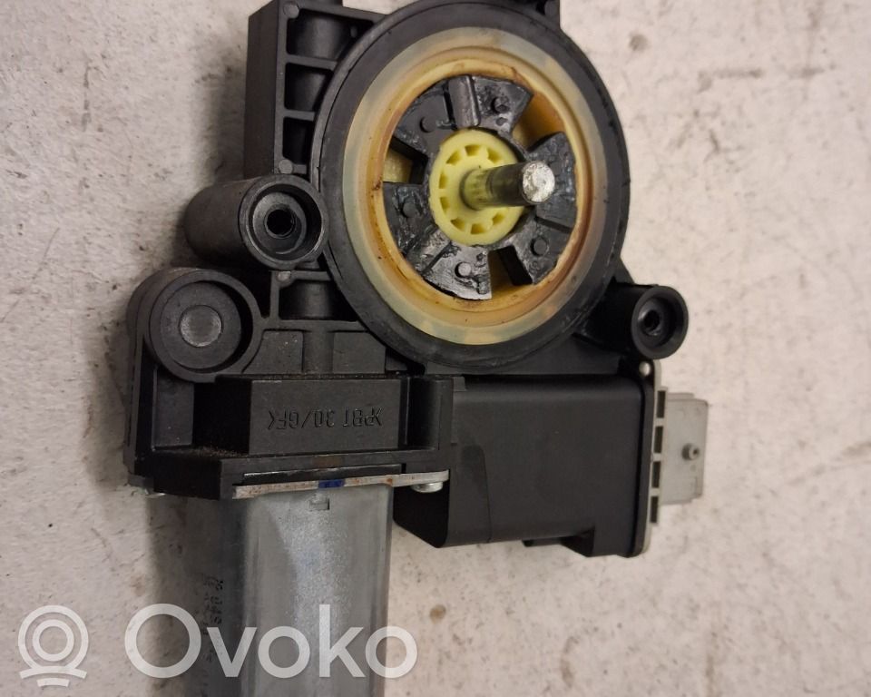 Opel Corsa D Silnik regulatora szyby drzwi przednich 
