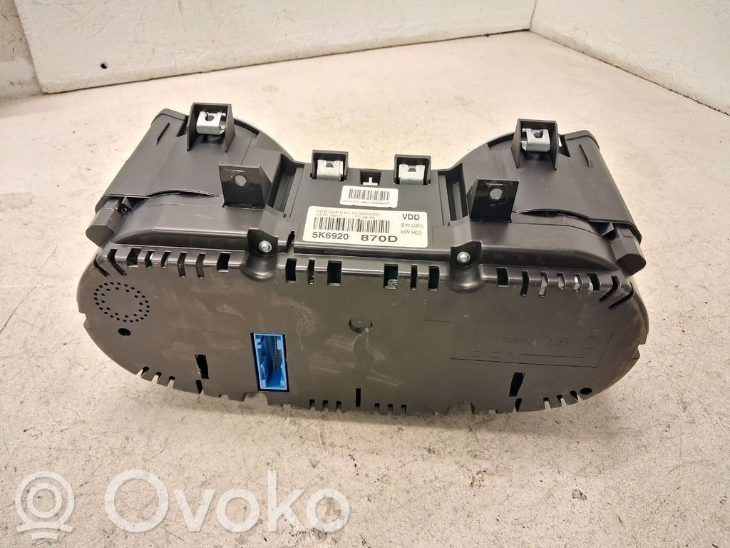 Volkswagen Golf VI Speedometer (instrument cluster) 