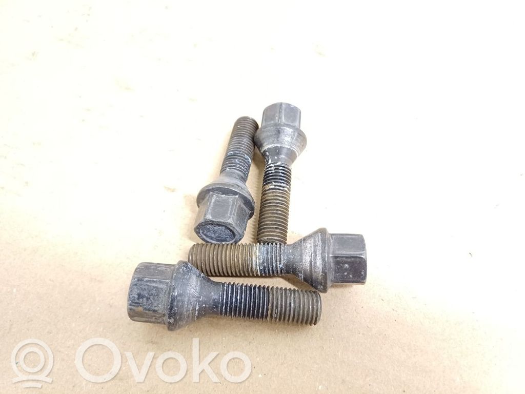 Tuercas/tornillos   36136781150
