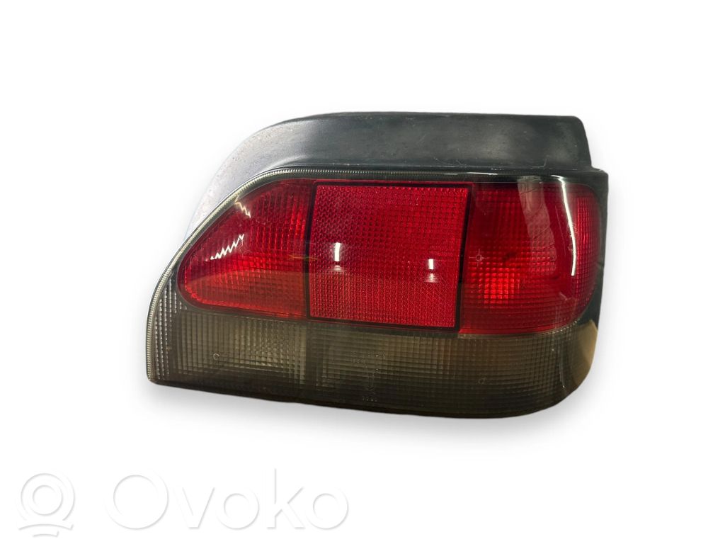 Renault Clio II Aizmugurējais lukturis virsbūvē 