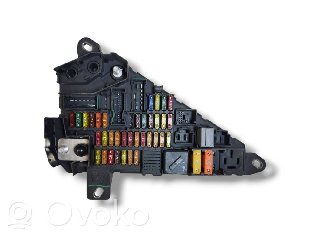 BMW 5 E60 E61 Saugiklių blokas 