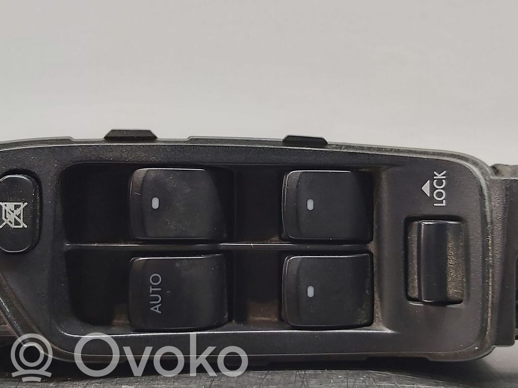 Electric window control switch   83071AG021