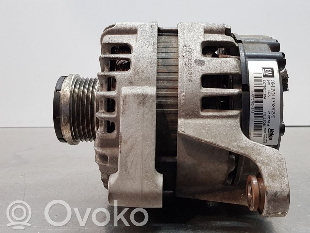 Opel Zafira B Ģenerators 