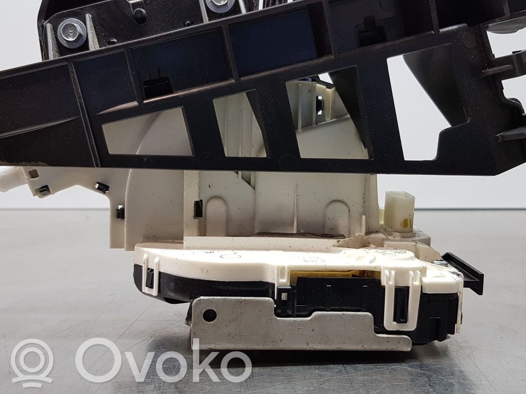 Takaoven lukko   4589915AE,P04589915AE