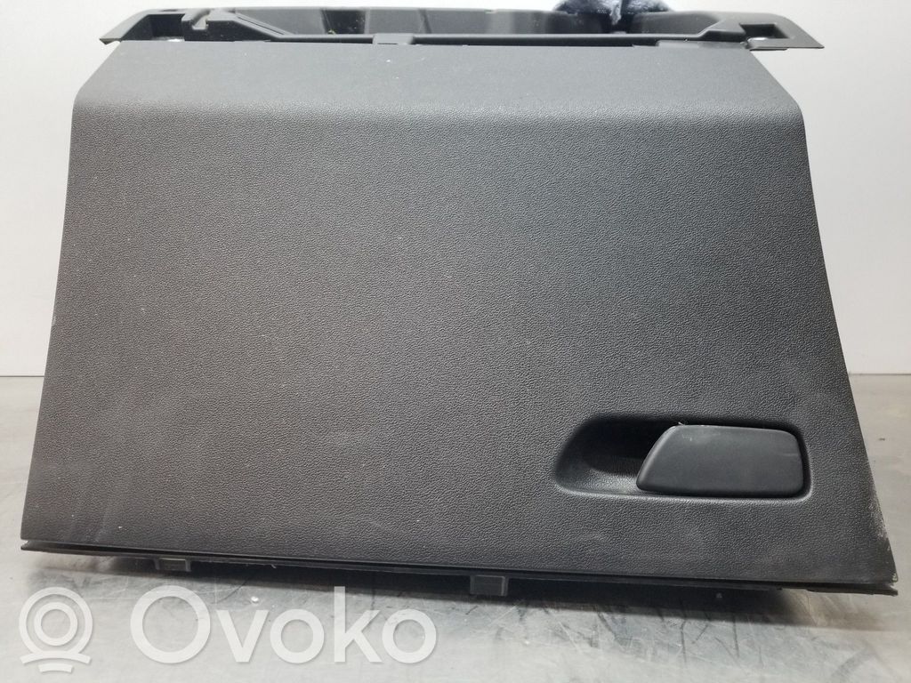 Audi A1 Glove box 