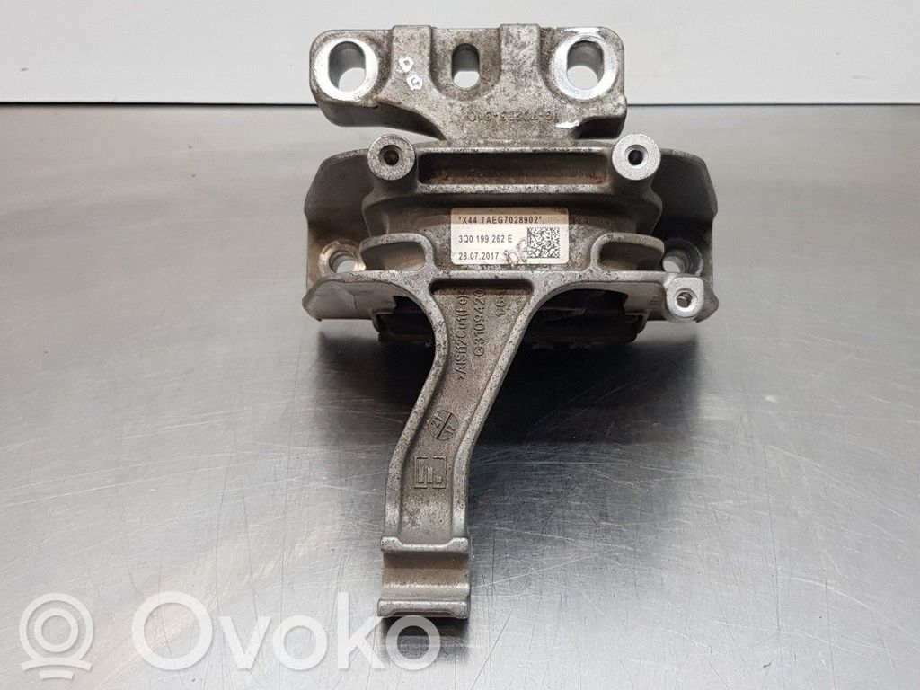 Engine mount bracket   3Q0199262E