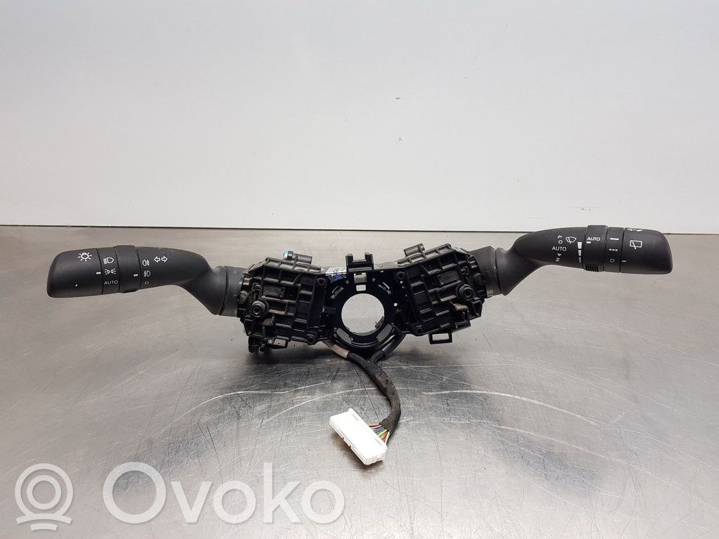 Toyota Yaris Multifunctional control switch/knob 