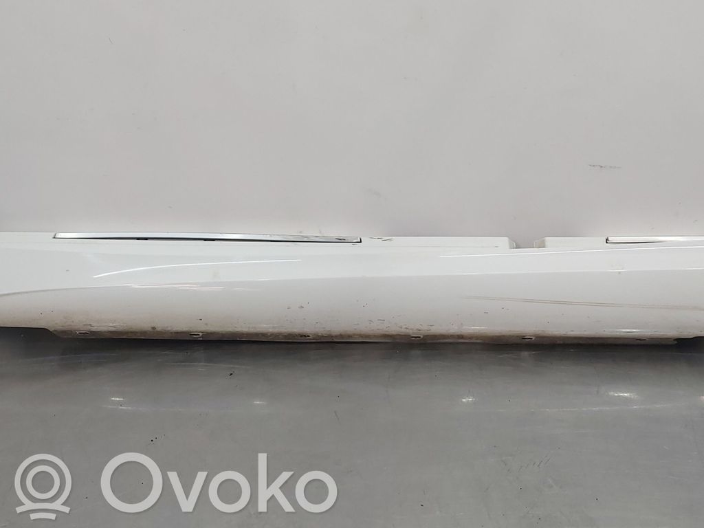 Slenkstis   51777046345