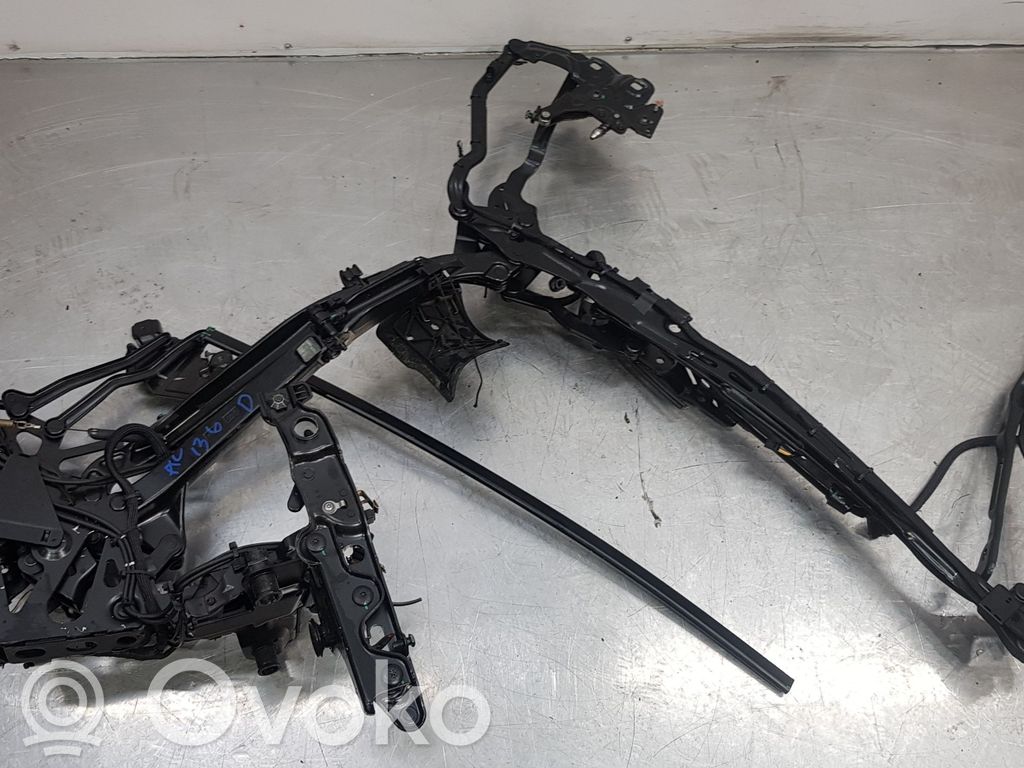 BMW 3 E90 E91 Dzinēja pārsega eņģe (-es) 