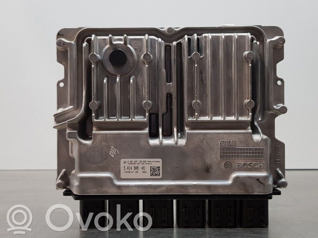 BMW 1 F40 Engine control unit/module 