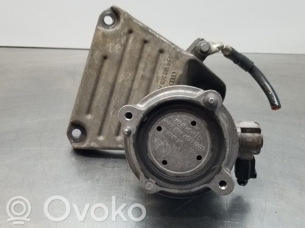 Audi A8 S8 D2 4D Engine mount bracket 