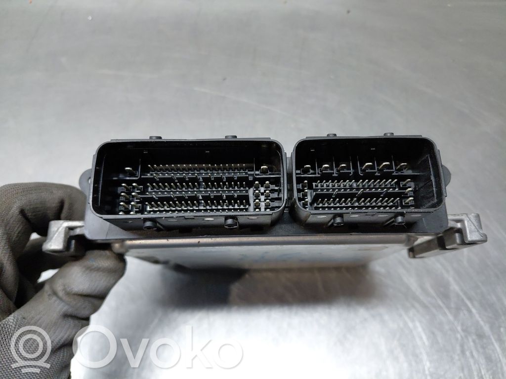 Peugeot 208 II Engine control unit/module 