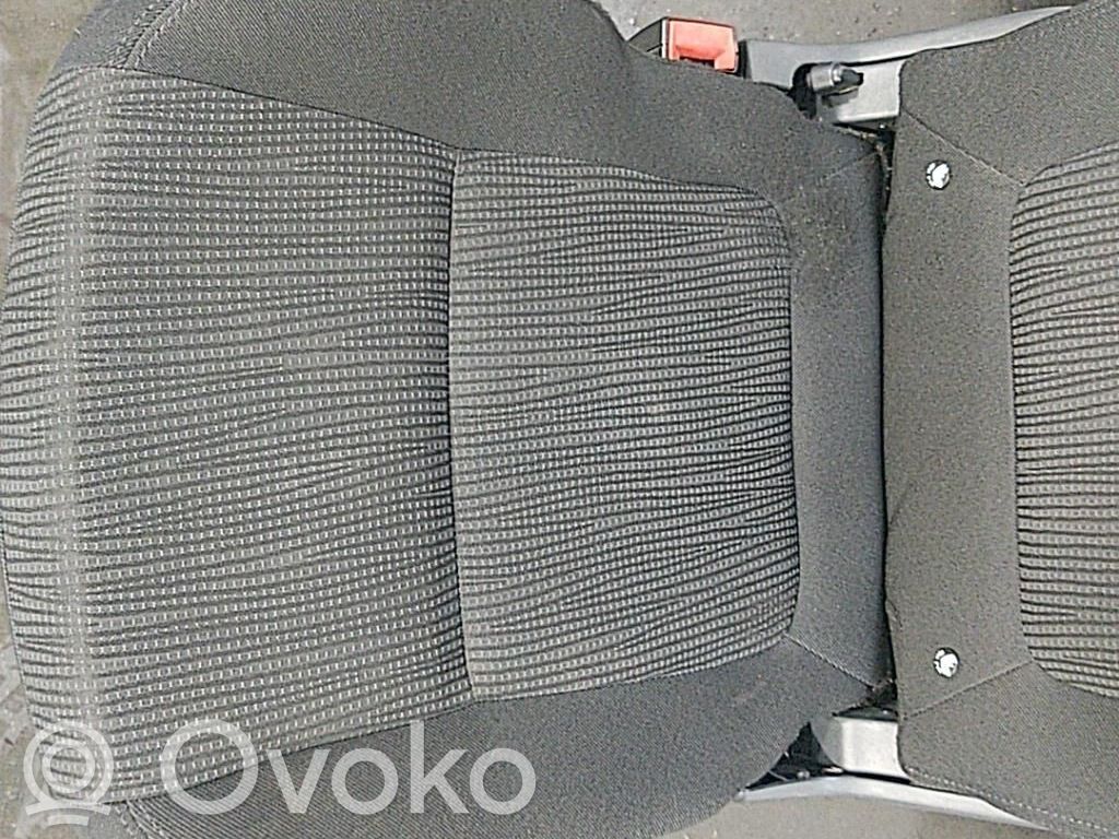 Peugeot 5008 Takaistuin 