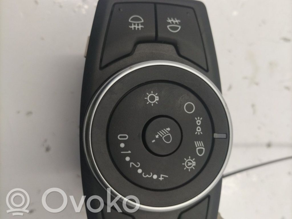 Light switch   2044625