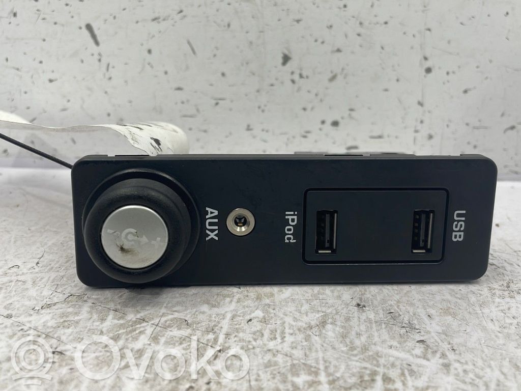 Enchufe conector USB   LR034197