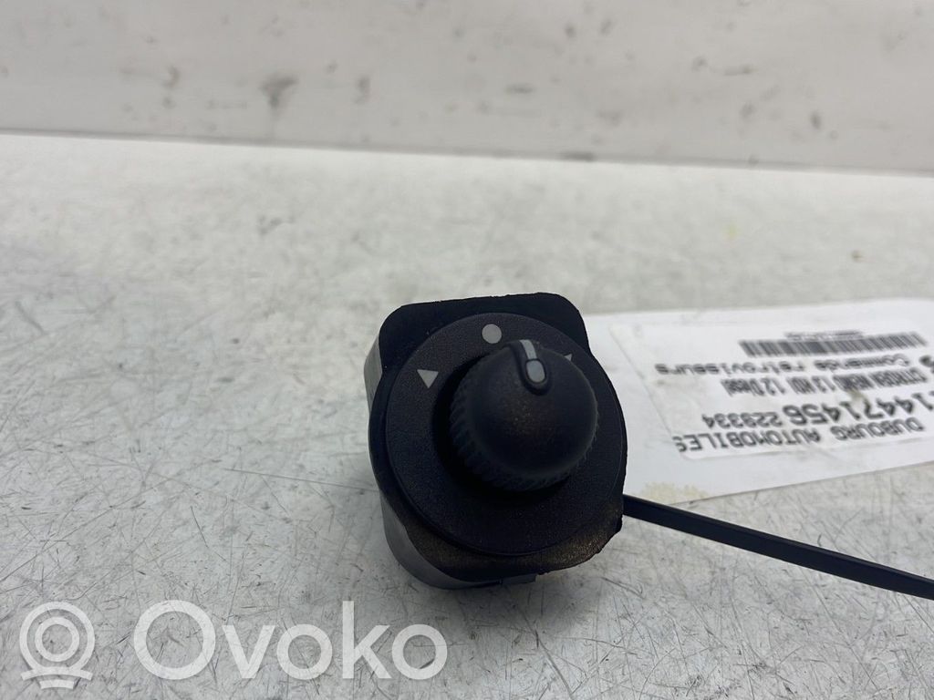 Wing mirror switch   B569