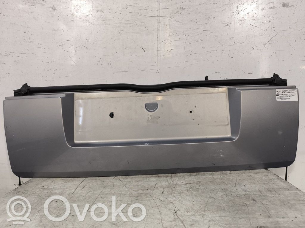 Tailgate trim   00008701W2