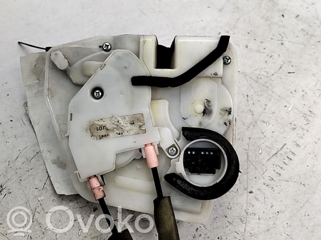 Mazda 2 Priekšpusē slēdzene 