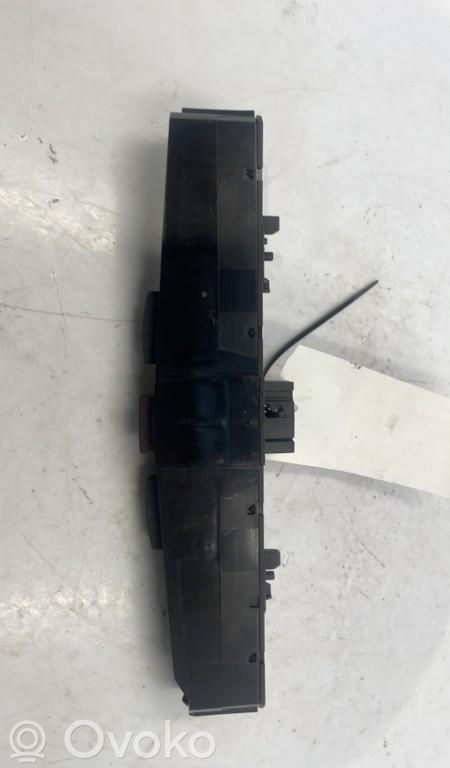 Opel Astra H Hazard light switch 