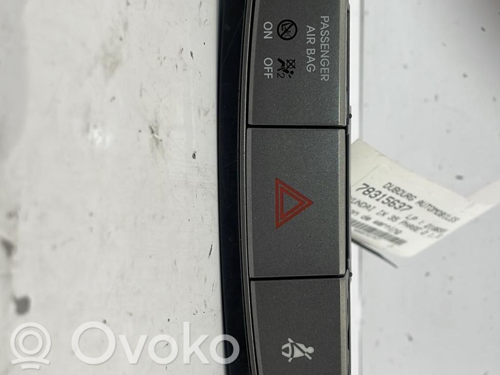Hyundai ix35 Hätävilkkujen kytkin 