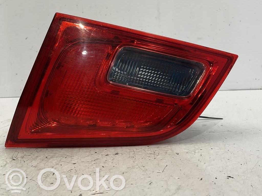 Opel Astra J Luci posteriori del portellone del bagagliaio